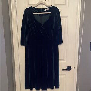Chic Black Velvet Long Sleeve Dress